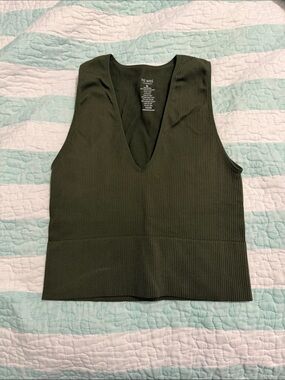Mi Ami by Francesca’s Olive Ribbed V-Neck Tank
